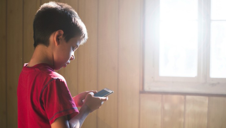 Gli studi sugli effetti degli smartphone sui bambini sono contrastanti